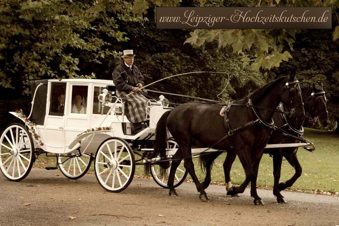 Weie Glas-Landauer Pferdekutsche zur Hochzeit in Merseburg mieten.