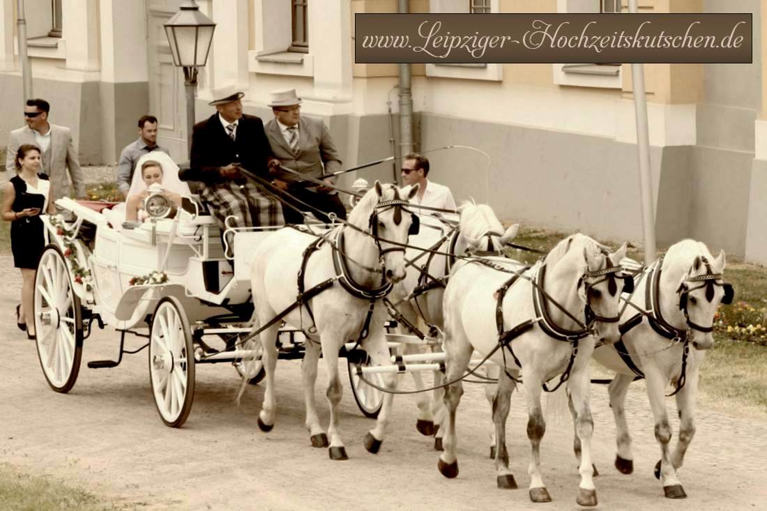 Foto: Kutschfahrt zur Hochzeit zum Schloss Wurzen mit weißer 4-Spänner Hochzeitskutsche