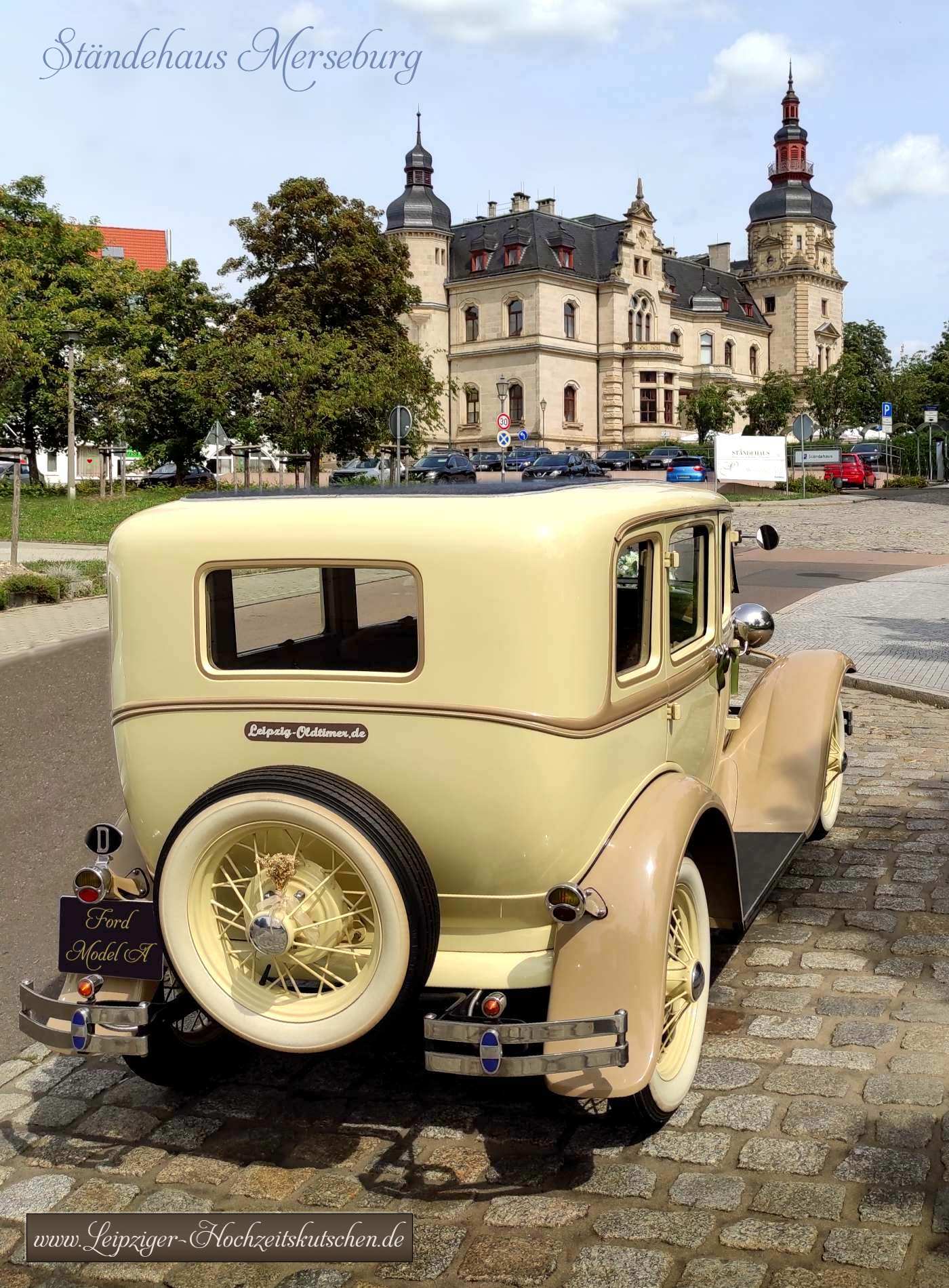 Hochzeitsauto am Stndehaus in Merseburg