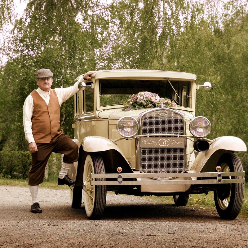 Bild: Fotograf Letzel - Oldtimer Chauffeur in Leipzig